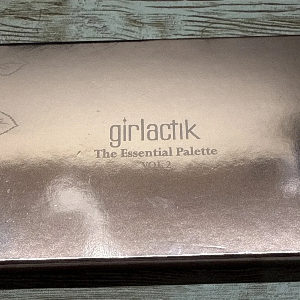 Girlactik the essential palette vol‎ 2 New in box full size
